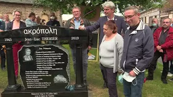 Une stèle en hommage à Jean Luc Thérier, pilote de rallye automobile