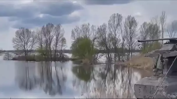 Guerre en Ukraine: un barrage hydraulique détruit, un village sous les eaux