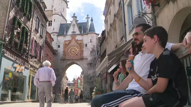 Auxerre : début des travaux de rénovation de la Tour de l'Horloge