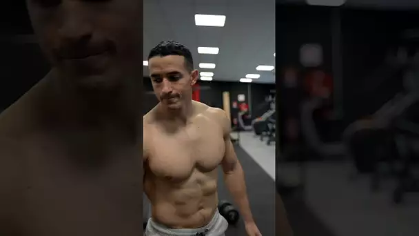Perfect chest pose !! 😱😱