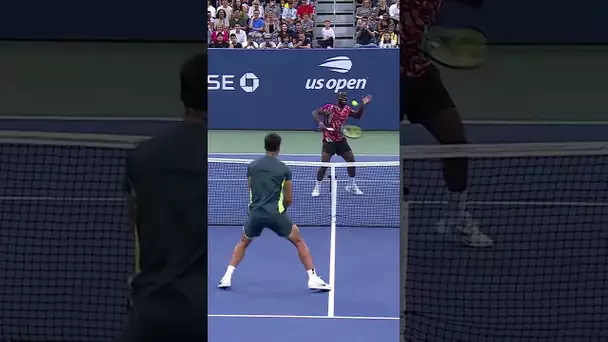 🤣 L’échange HILARANT entre Alcaraz et Tiafoe ! #shorts