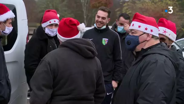 Corrèze : ce club de football distribue ses cadeaux en minibus pour remplacer l'arbre de Noël annulé