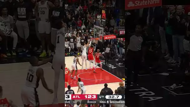Wemby’s CLUTCH putback jam!