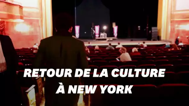 Des new-yorkais savourent leur premier spectacle depuis un an