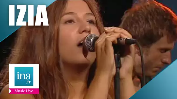 Izia "Let Me Alone" (live officiel) | Archive INA