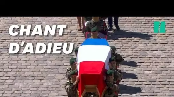 L'hommage national à Cédric de Pierrepont et Alain Bertoncello s'est terminé sur ce célèbre chant