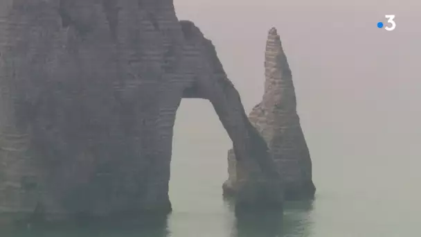 Maurice Leblanc avait prévu l'arrivée des fans de Lupin à Etretat