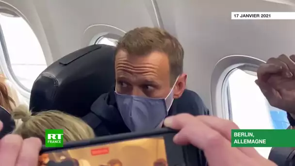 L’opposant Alexeï Navalny embarque dans un avion à destination de Moscou