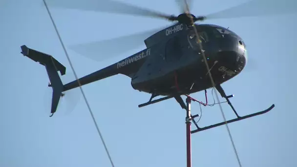 Élaguer les arbres près des lignes à haute tension, avec un hélicoptère !