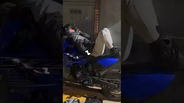 DÉFI : RESTER 24H SUR UNE MOTO 😭