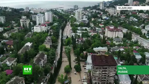 En images : la ville de Yalta inondée en raison de fortes précipitations