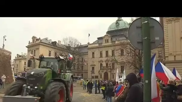 Les agriculteurs tchèques bloquent la circulation à Prague