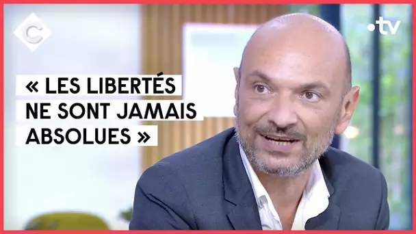 Invités : Richard Malka, Gilbert Deray et Emilie Lanez  - C à Vous - 22/09/2021