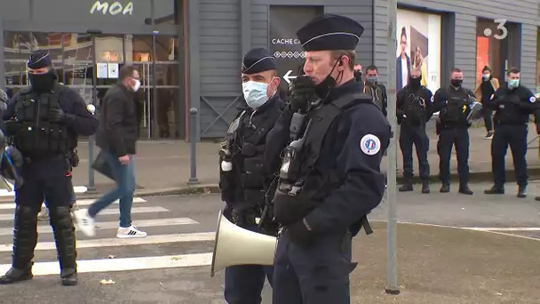 Villeneuve-d'Ascq : des militants bloquent un accès à V2 pour alerter sur la résilience alimentaire