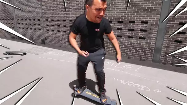 J'APPRENDS À THEKAIRI78 À FAIRE DU SKATE ÉLECTRIQUE ! CHUTE ou PAS ?