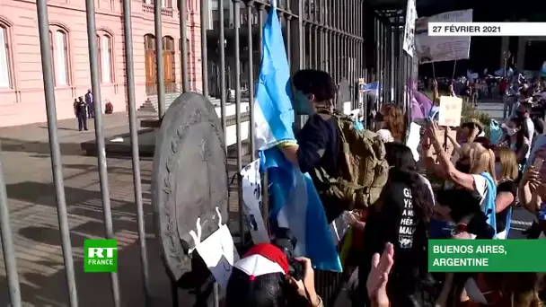 Argentine : manifestation contre des «vaccinations VIP» à Buenos Aires