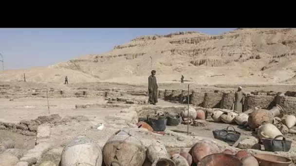 Une ville égyptienne enfouie sous le sable depuis des millénaires dévoilée à la presse