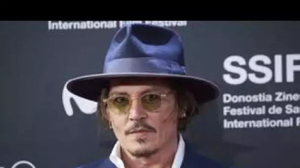Un sans-abri s’introduit chez Johnny Depp et se sert un verre