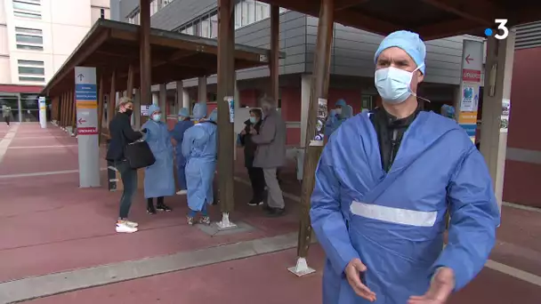 Rodez : cet infirmier explique les revendications des IBODE (infirmiers de bloc opératoire)