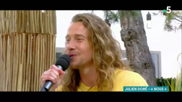Le live : Julien Doré en fanfare « La fièvre, Nous, Waf » - C à Vous - 25/06/2021