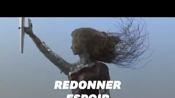 À partir de débris des explosions au Liban, cette artiste créé une statue de femme symbolique