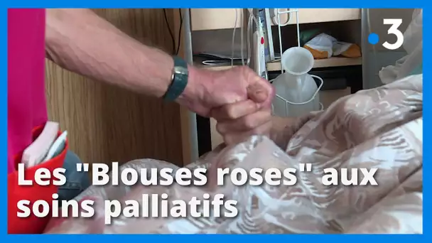 Les "Blouses roses" d'Antibes : un bénévole intervient dans l'unité de soins palliatifs