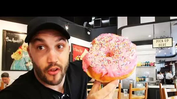 JE MANGE UN DONUTS XXL A UNIVERSAL STUDIO !!!