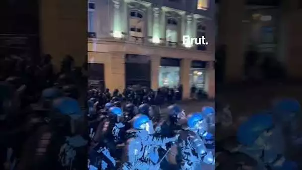 Manifestation et tensions à Paris pour la 6e soirée consécutive contre la réforme des retraites