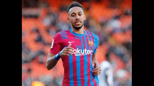 Aubameyang 𝙗𝙚𝙘𝙖𝙢𝙚 𝙩𝙝𝙚 𝙤𝙡𝙙𝙚𝙨𝙩 𝙥𝙡𝙖𝙮𝙚𝙧 𝙞𝙣 𝙁𝘾 𝘽𝙖𝙧𝙘𝙚𝙡𝙤𝙣𝙖’𝙨 𝙝𝙞𝙨𝙩𝙤𝙧𝙮 𝙩𝙤 𝙨𝙘𝙤𝙧𝙚 𝙖 𝙝𝙖𝙩-𝙩𝙧𝙞𝙘𝙠 #Barça #shorts