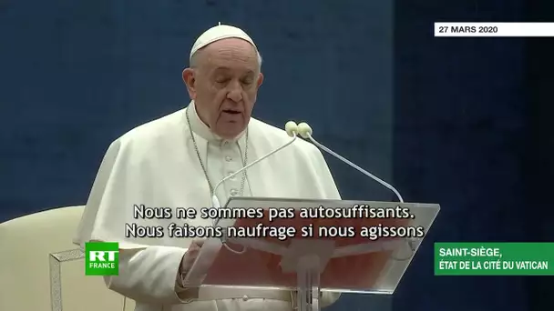 Messe pour la fin de la pandémie : le pape François prie devant une place vide