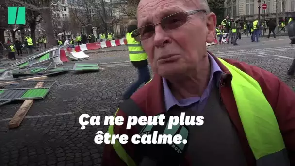 Parmi les gilets jaunes du 24 novembre, Bernard, 75 ans, est "très content" de ce qu'il a vu