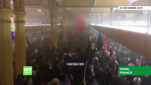 Paris : les grévistes contre la réforme des retraites occupent les quais du métro à Gare de Lyon
