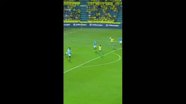 MARC CARDONA desata la locura en el Estadio Gran Canaria 💛#shorts