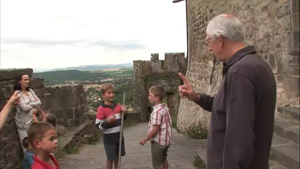 INSOLITE : Il achète un château pour sa famille  !