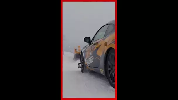 "VROOOOM": apprendre à conduire sur la neige... en Laponie
