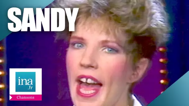 Sandy Stevens chante "J'ai faim de toi" | Archive INA