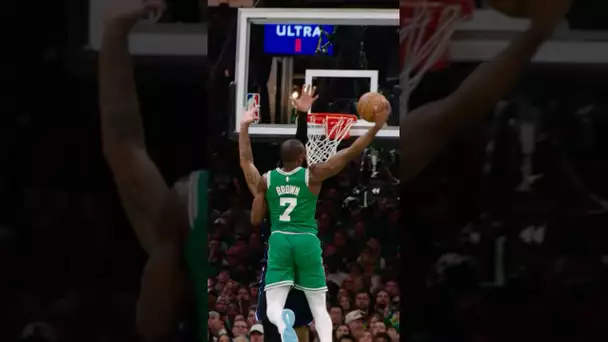 Jaylen Brown with the acrobatic finish!