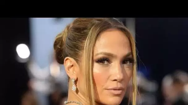 Jennifer Lopez : à 52 ans elle pose en bikini, ses abdos de dingue font rêver les internautes !