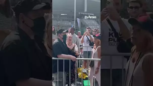 Les fans de Mylène Farmer réagissent à l'annulation de son concert au stade de France