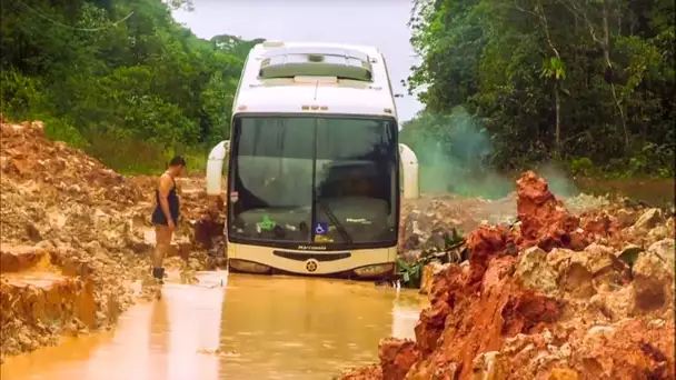 CE BUS DOIT TRAVERSER 2 PISCINES OLYMPIQUES... DE BOUE 😮😮