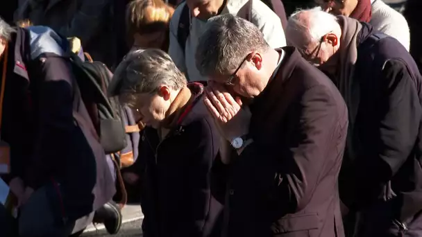Pédocriminalité dans l’Eglise : à Lourdes, des religieux se mettent à genoux en signe de repe
