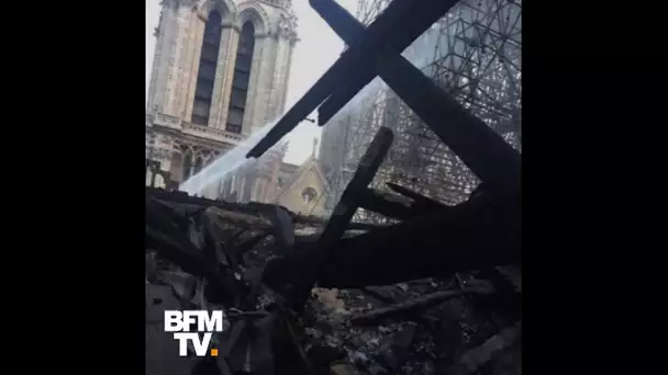 Voici quelques images des dégâts à l’intérieur de la cathédrale