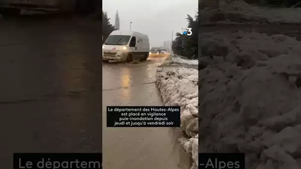 Routes inondées et coupées à la circulation dans les Hautes-Alpes