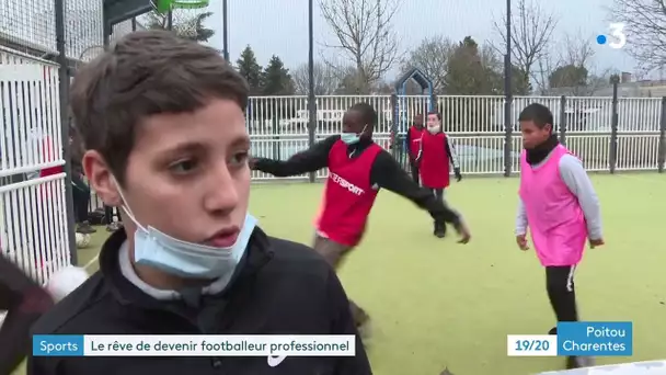 À Poitiers, les jeunes des quartiers rêvent de devenir footballeurs professionnels