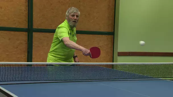 Insolite. Serge, 81 ans et figure du club de ping-pong de Lempdes (Puy-de-Dôme)