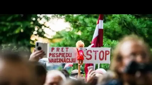 Lettonie : plus de 5 000 personnes manifestent contre les restrictions sanitaires
