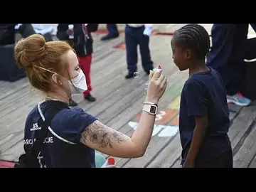 Italie : longue attente pour 294 migrants secourus par l'Ocean Viking