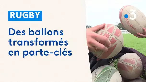 Des ballons de rugby transformés en porte-clés