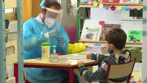 Montpellier : premiers tests salivaires dans les écoles