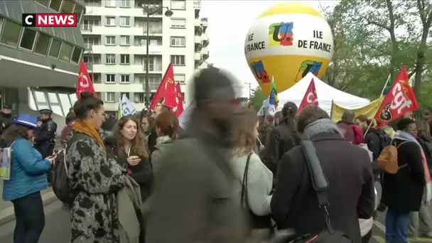 Des enseignants en colère et en souffrance dans la rue